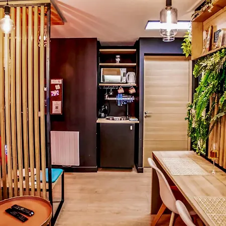 Tropical Jacuzzi Oasis - Terreaux Apartment Lyon