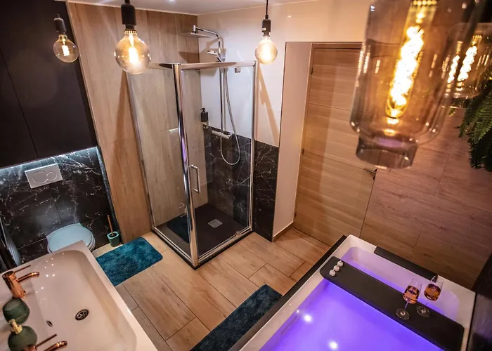 Tropical Jacuzzi Oasis - Terreaux Appartement *